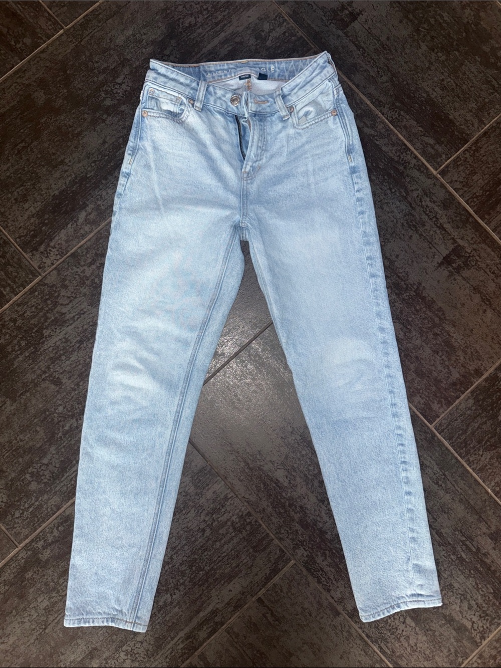 American Eagle Outfitters Mom Jeans Stridgid Light Wash High-Rise Jeans 000
